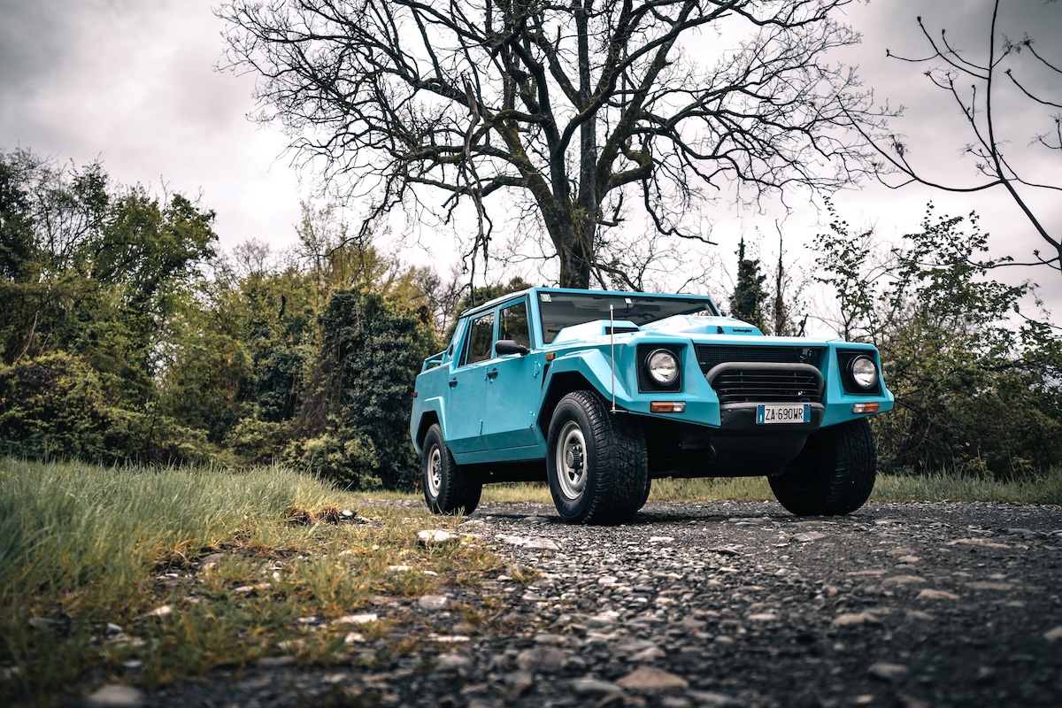 Lamborghini LM002, il SUV che anticipò la Urus Lamborghini LM002, il SUV che anticipò la Urus
