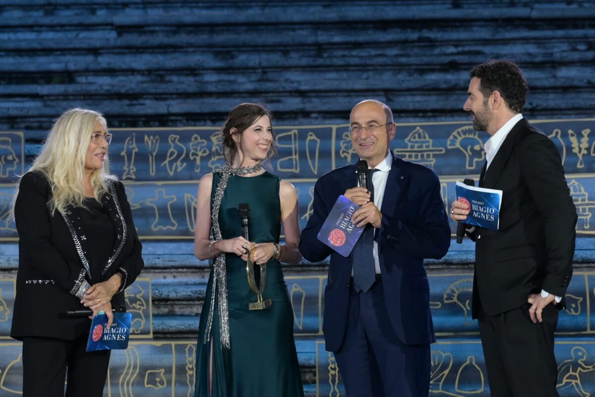 Premio Biagio Agnes 2026, Mara Venier e Alberto Matano guidano la notte dell’informazione. Da Gerry Scotti a Lino Banfi, tutti i protagonisti