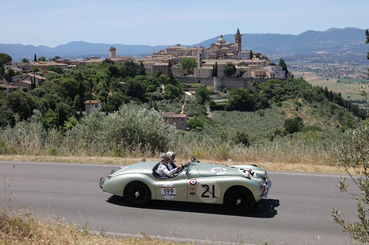 1000 Miglia 2026 tappa 4: Assisi, San Marino e Tonconogy in testa 1000 Miglia 2026 tappa 4: Assisi, San Marino e Tonconogy in testa