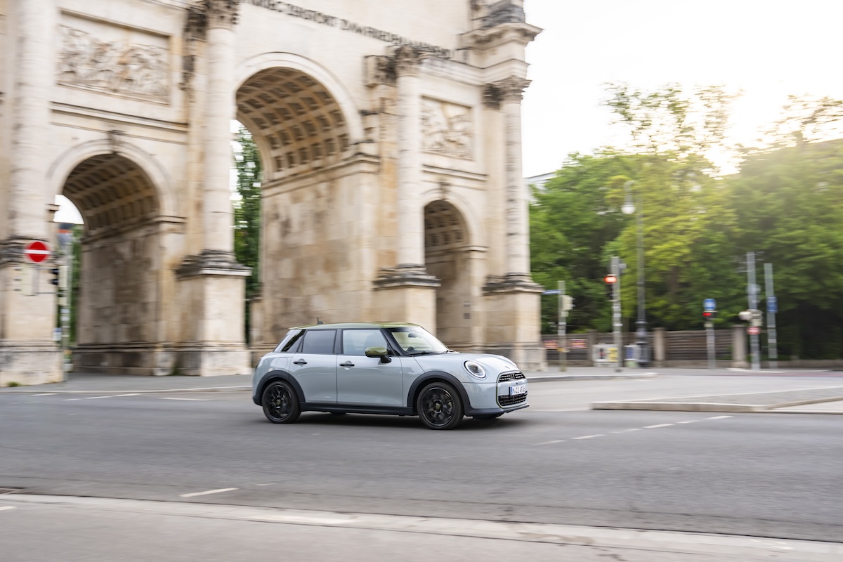 MINI Cooper, la serie speciale firmata Paul Smith