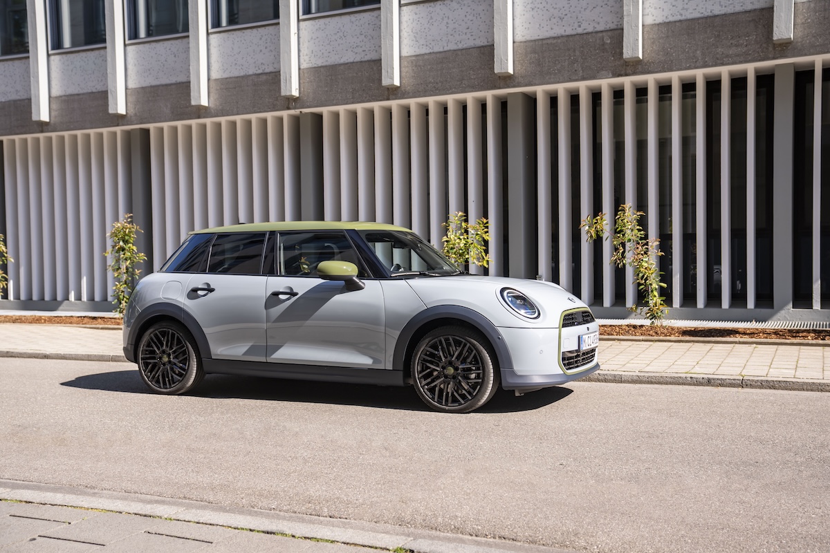 MINI Cooper, la serie speciale firmata Paul Smith