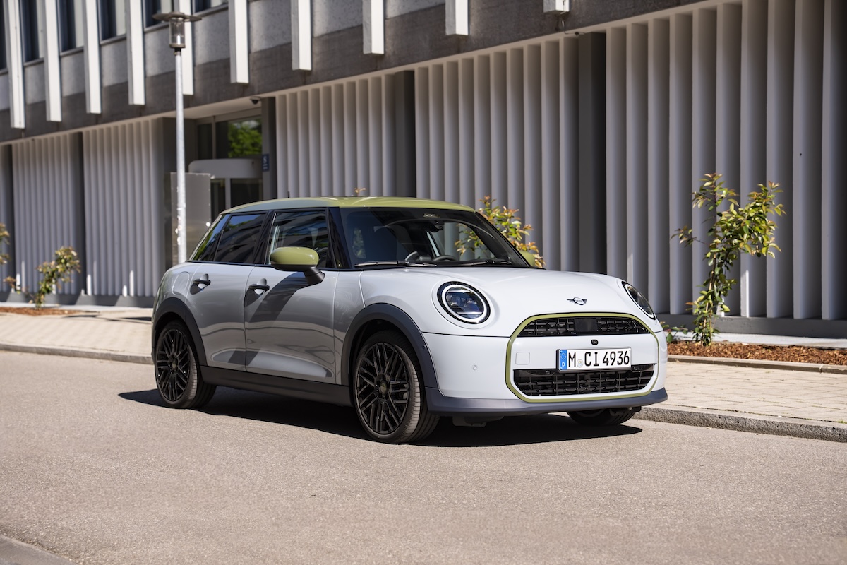 MINI Cooper, la serie speciale firmata Paul Smith