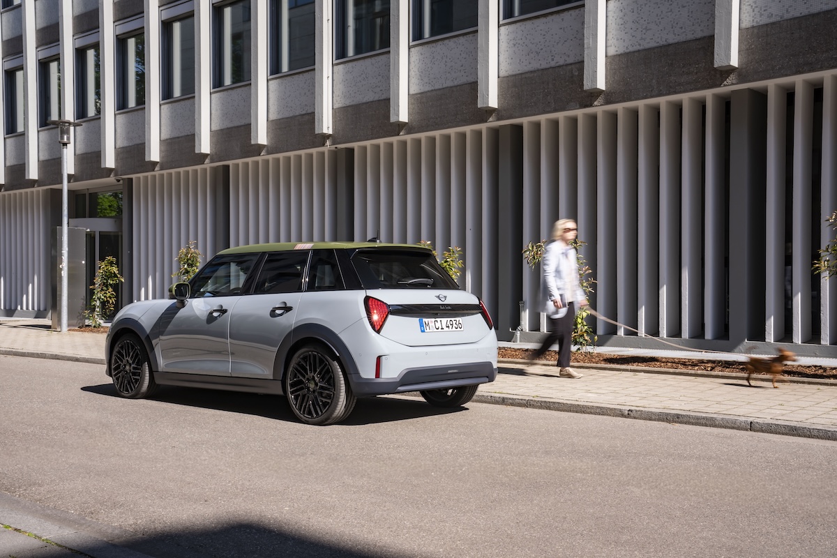 MINI Cooper, la serie speciale firmata Paul Smith