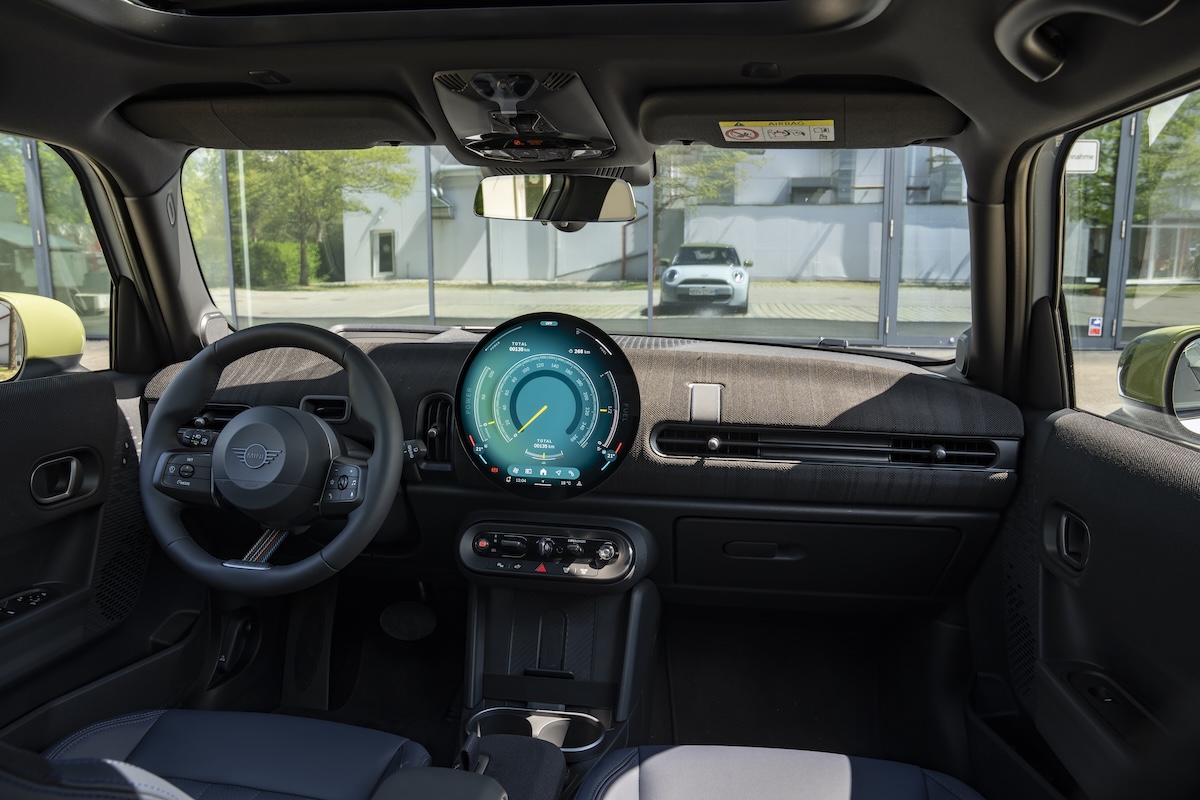 MINI Cooper, la serie speciale firmata Paul Smith