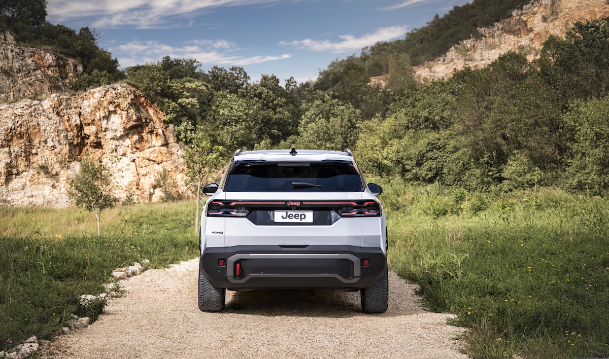 Jeep nuova Compass 2026, più autonomia e trazione integrale Jeep nuova Compass 2026, più autonomia e trazione integrale