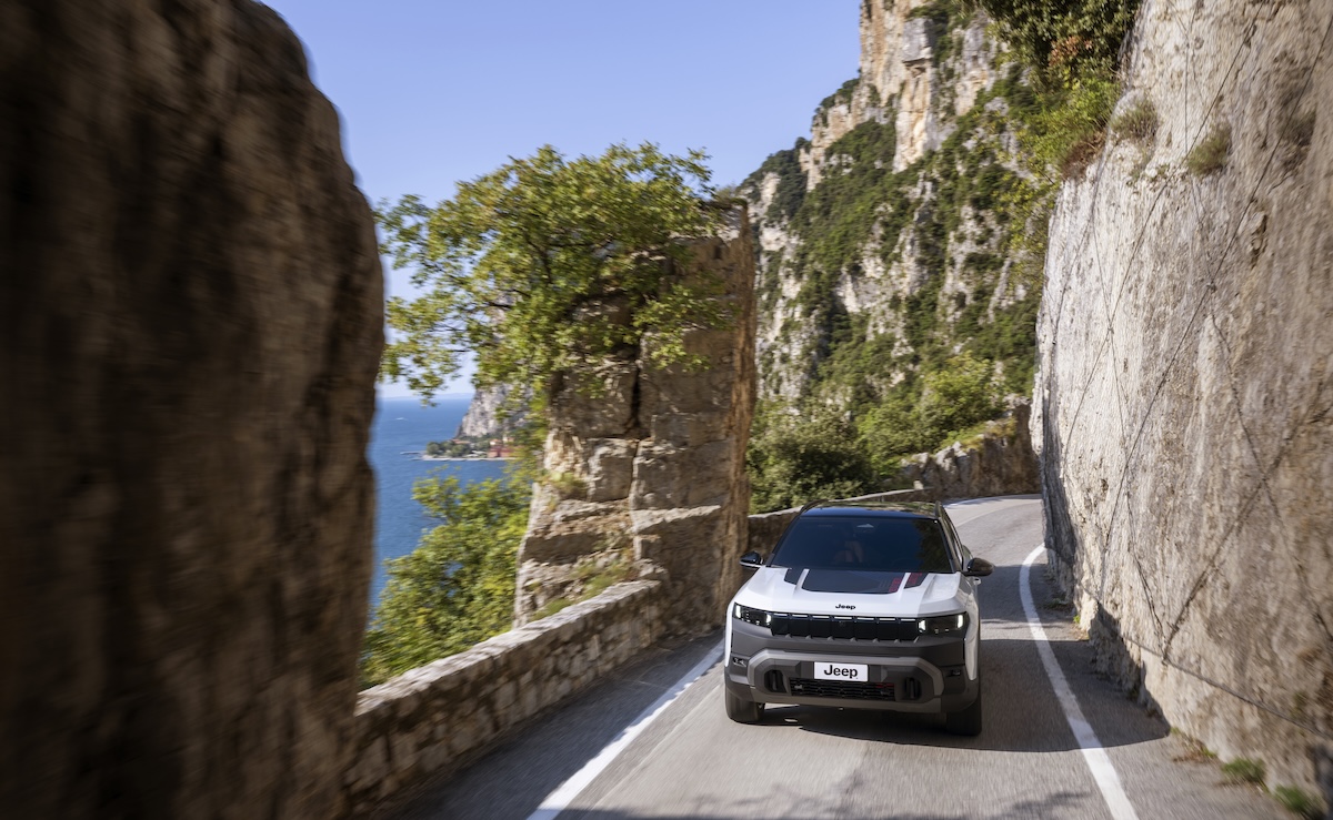 Jeep nuova Compass 2026, più autonomia e trazione integrale Jeep nuova Compass 2026, più autonomia e trazione integrale