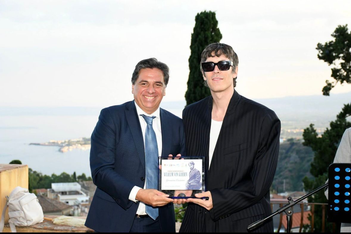 Il cantautore Giovanni Caccamo premiato al Grand Tour Festival
