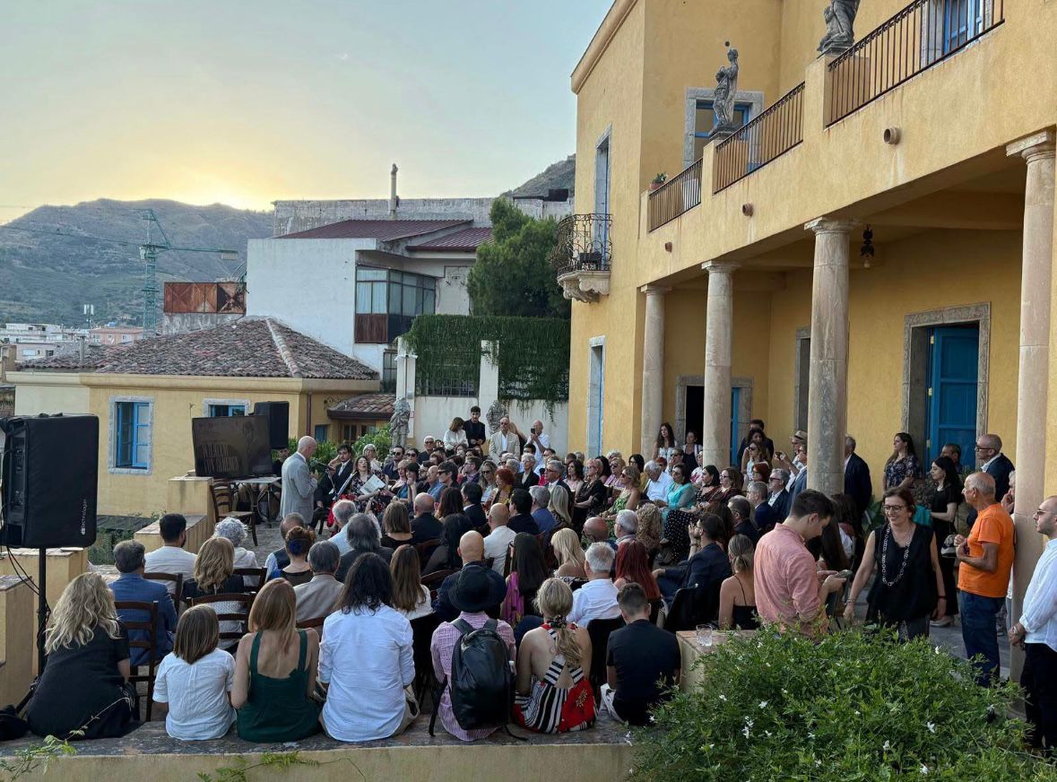 Il cantautore Giovanni Caccamo premiato al Grand Tour Festival