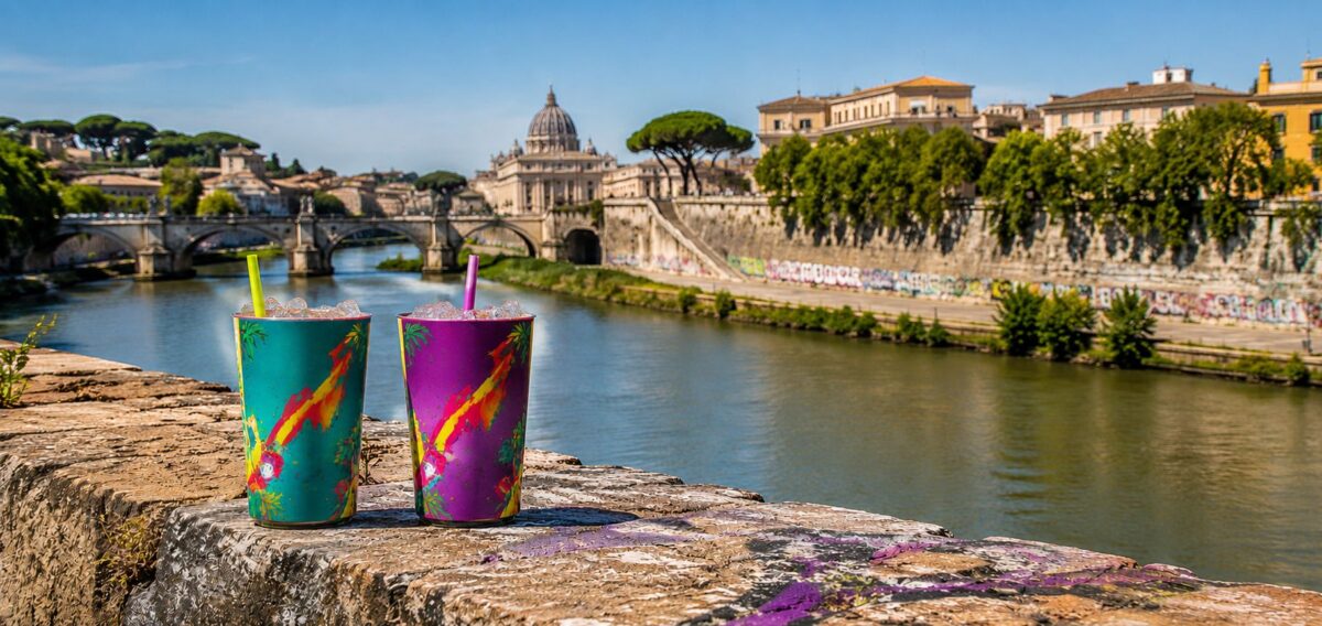 Ghiaccio, sciroppo e frutta fresca, il social food da strada per le vie della città, ovvero… la “grattachecca”! Ghiaccio, sciroppo e frutta fresca, il social food da strada per le vie della città, ovvero… la “grattachecca”!