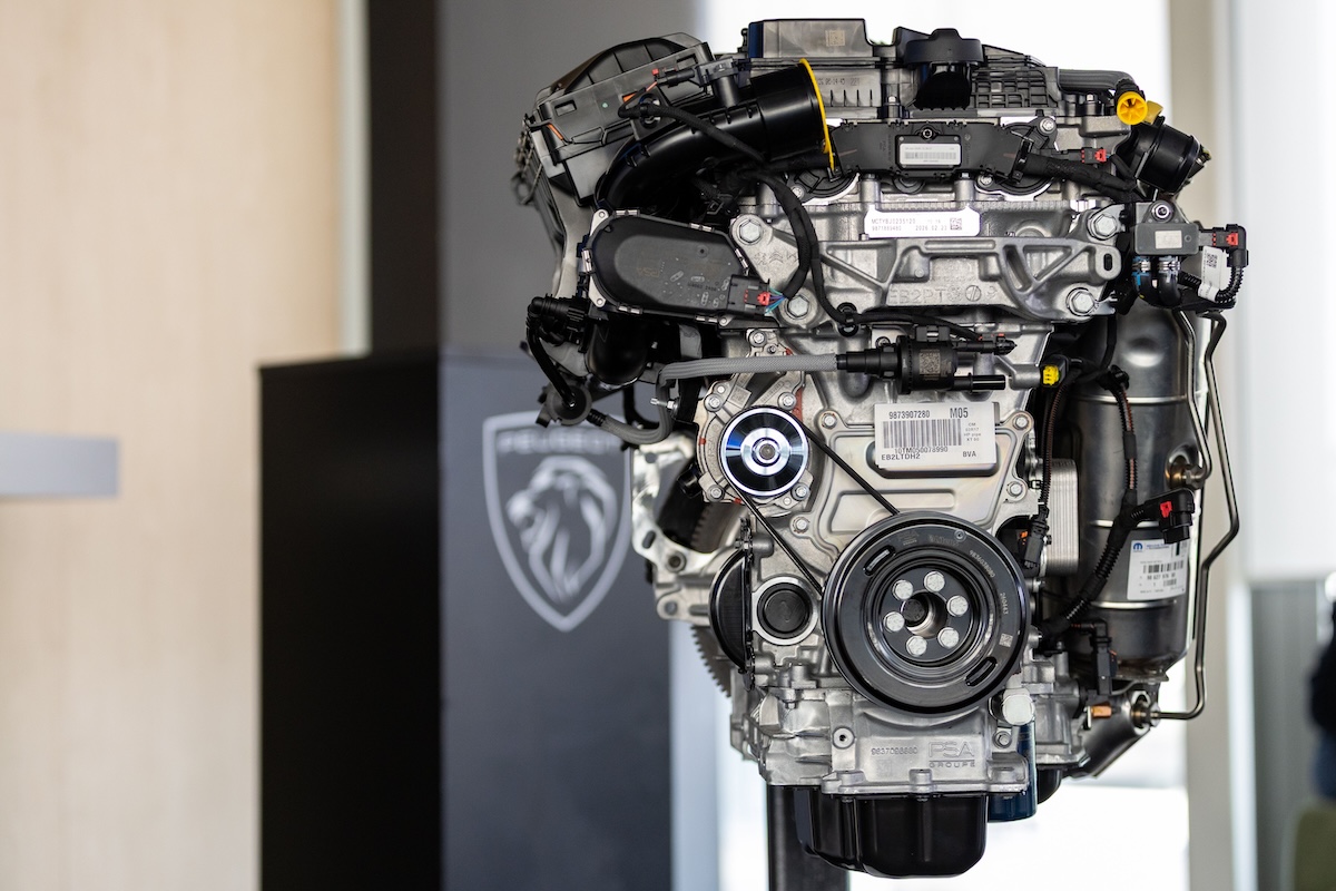 Peugeot aggiorna il motore benzina: debutta il Turbo 100