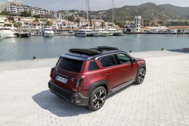 Renault 4 elettrica, il tetto si apre e cambia tutto