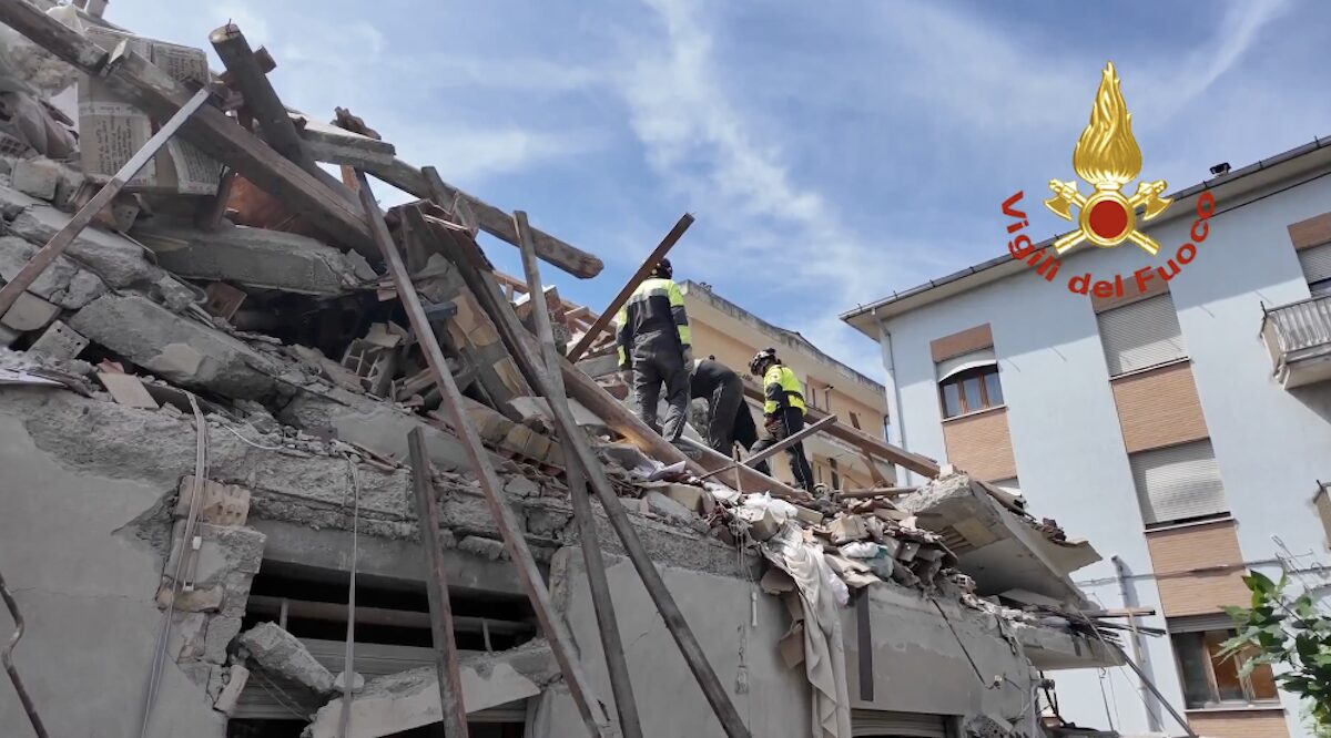 Crollo palazzina a Porto Sant’Elpidio, il bilancio si aggrava: c’e’ una terza vittima: Feriti 2 anziani. VIDEO Crollo palazzina a Porto Sant’Elpidio, il bilancio si aggrava: c’e’ una terza vittima: Feriti 2 anziani. VIDEO