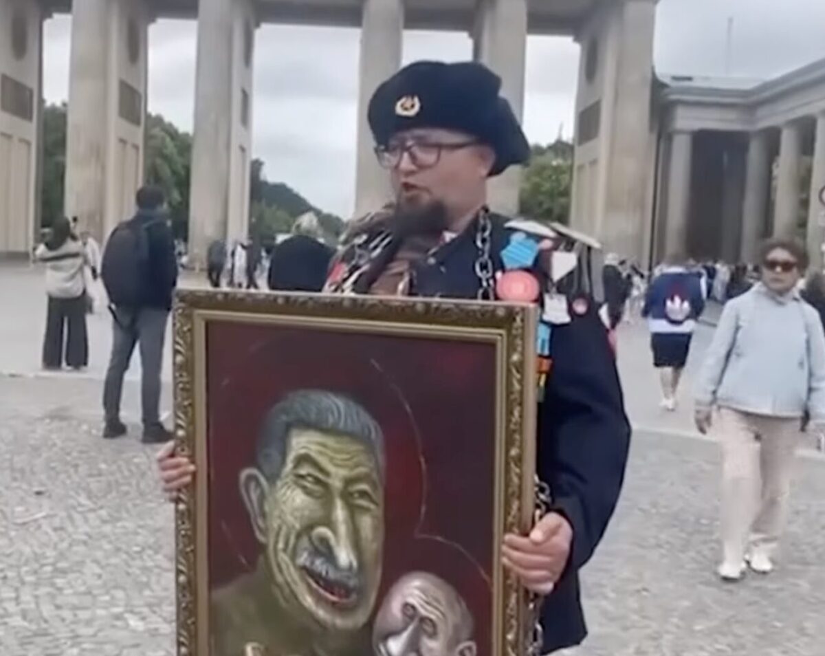 Giustiziato in Polonia l’artista anti-Putin: ucciso a colpi di pistola l’autore delle satire choc Giustiziato in Polonia l’artista anti-Putin: ucciso a colpi di pistola l’autore delle satire choc