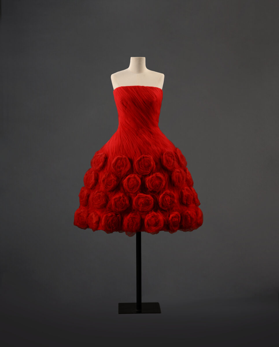 Glamour e innovazione industriale, la città che insegnò moda e stile a teste coronate e divi di Hollywood