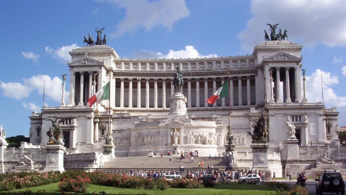 Eppur si muove: ecco perchè l’Altare della Patria sta lentamente cedendo Eppur si muove: ecco perchè l’Altare della Patria sta lentamente cedendo