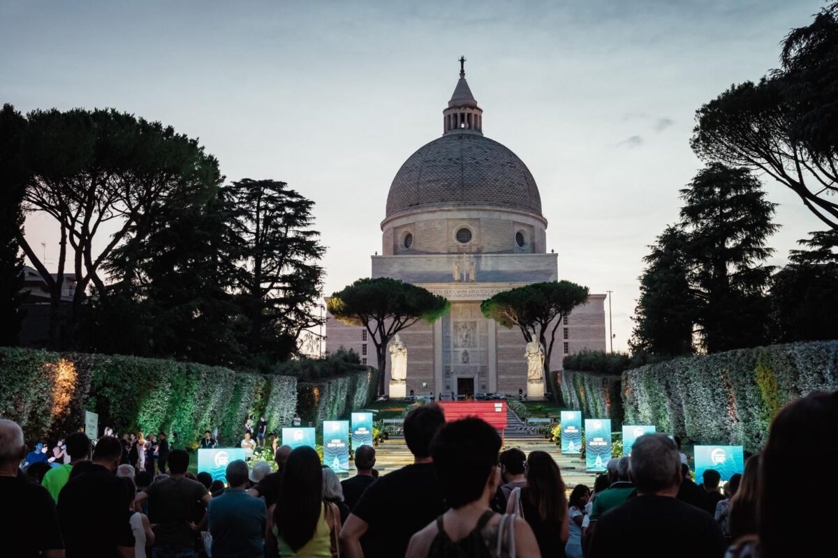 Il quartiere Eur si prepara a tre giorni di festa, trasformando la Scalea Carlo Mosca in un suggestivo palcoscenico