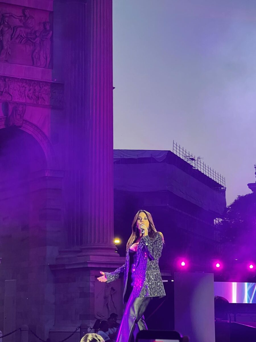 Party Like a Deejay, Milano canta sotto l’Arco della Pace: folla per il sabato, oggi tocca al rap
