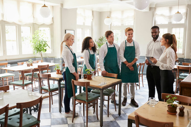 Estate, migliaia di posti da coprire: le professioni più richieste