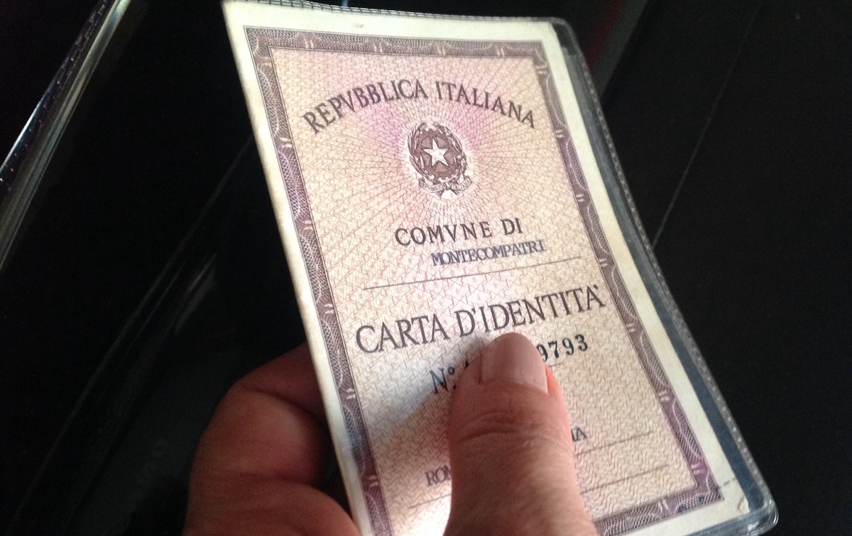Carta d’identità cartacea, addio rinviato: ecco fino a quanto resterà valida Carta d’identità cartacea, addio rinviato: ecco fino a quanto resterà valida