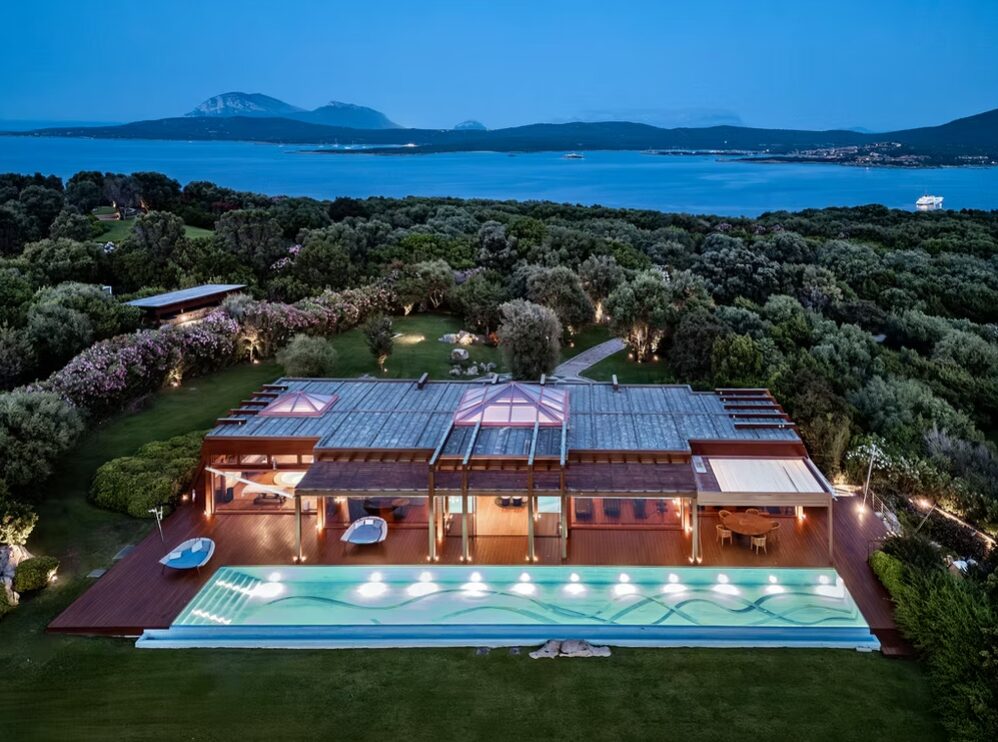 Berlusconi, Villa Certosa come non l’avete mai vista. Ecco le foto inedite della residenza da 500 milioni di euro