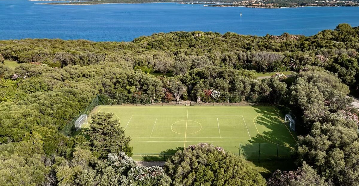 Berlusconi, Villa Certosa come non l’avete mai vista. Ecco le foto inedite della residenza da 500 milioni di euro