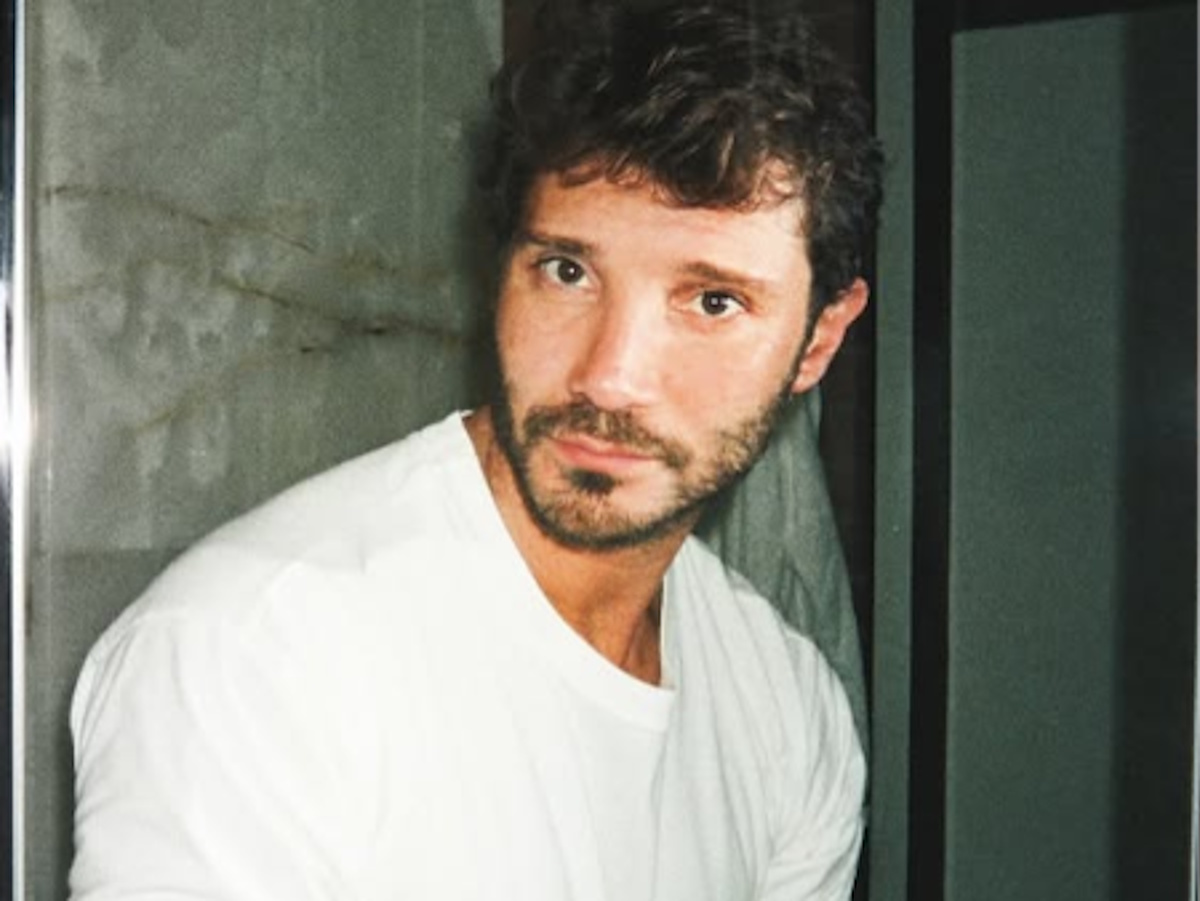 Stefano De Martino, ritorno di fiamma con la stilista? Le vacanze a Ponza insieme a… – FOTO