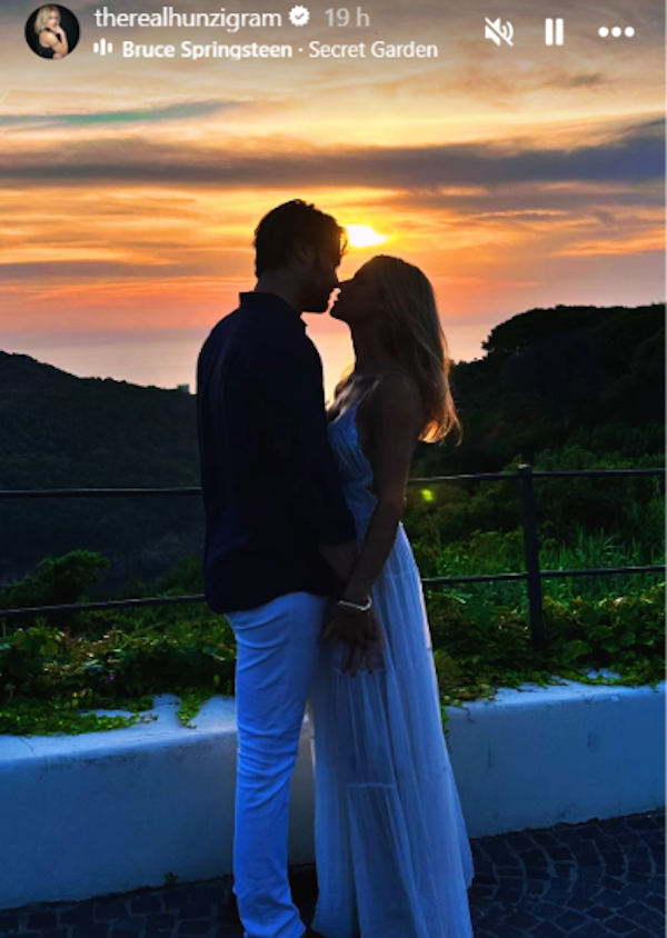 Michelle Hunziker condurrà Zelig con un noto duo comico. Intanto arriva la prima foto ufficiale con Berruti Michelle Hunziker condurrà Zelig con un noto duo comico. Intanto arriva la prima foto ufficiale con Berruti