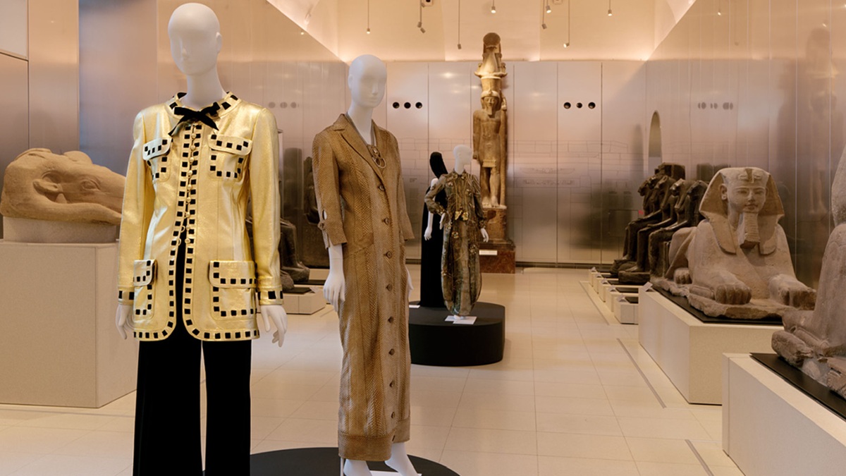 Dal mito alla passerella: al Museo Egizio di Torino la moda contemporanea riscrive i simboli dell’antico Egitto Dal mito alla passerella: al Museo Egizio di Torino la moda contemporanea riscrive i simboli dell’antico Egitto