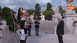 Il passaggio delle Frecce Tricolori sopra l’Altare della Patria per la Festa della Repubblica