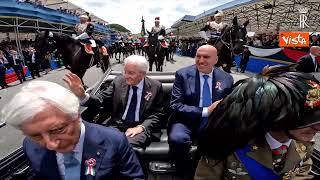 ‘Sei il migliore’, folla saluta Mattarella che va via dai Fori Imperiali a termine Parata 2 giugno