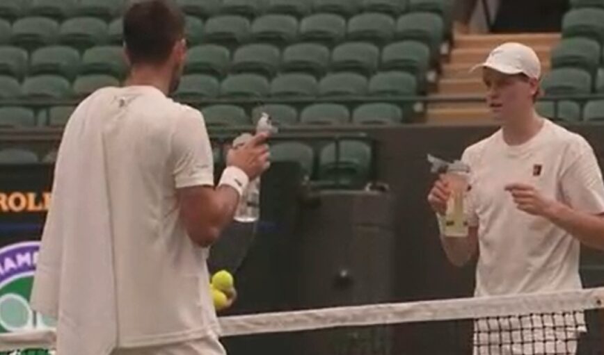 Sinner sull’erba di Wimbledon, il video dell’allenamento con Djokovic