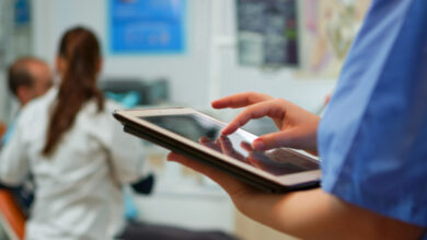 Curare meno, prevenire di più: la nuova sfida dei sistemi sanitari