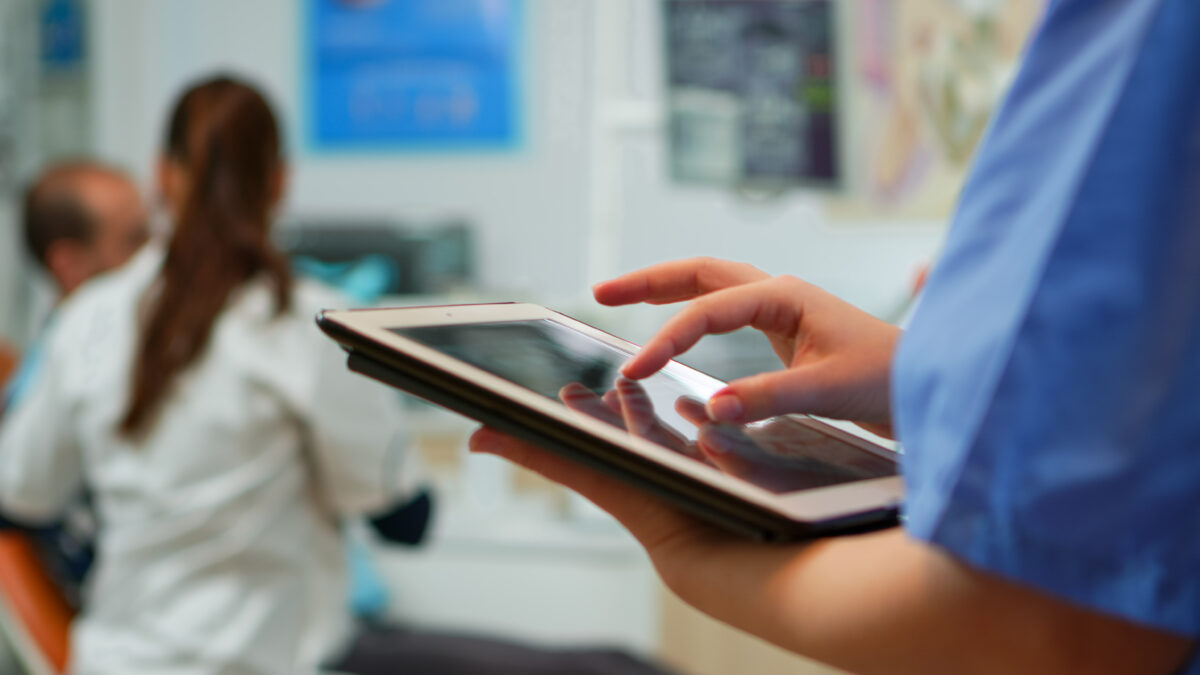 Curare meno, prevenire di più: la nuova sfida dei sistemi sanitari Curare meno, prevenire di più: la nuova sfida dei sistemi sanitari