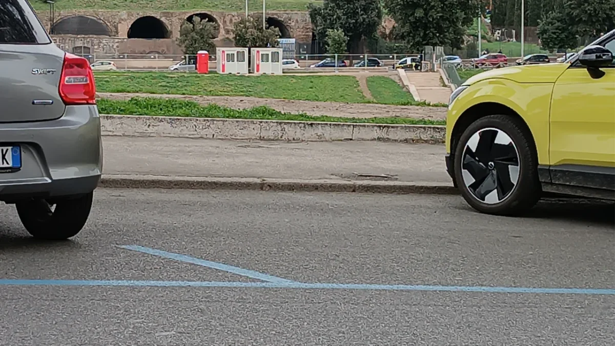Addio ai “grattini”: dal 30 giugno la sosta diventa solo contactless