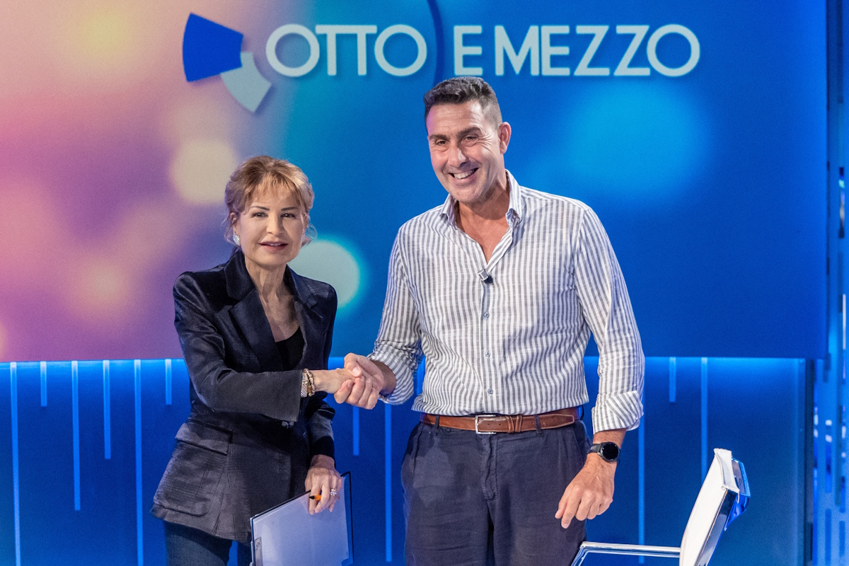 Ascolti tv, Gruber decolla con Vannacci ospite: ecco a quanto è schizzato lo share Ascolti tv, Gruber decolla con Vannacci ospite: ecco a quanto è schizzato lo share