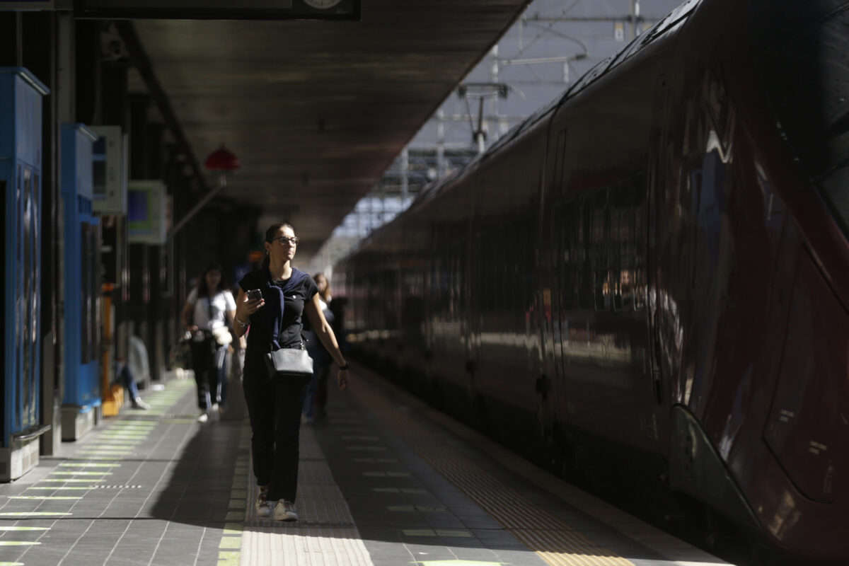 L’estate dei cantieri ferroviari non perdona: il prezzo dei lavori, per ora, lo pagano i viaggiatori L’estate dei cantieri ferroviari non perdona: il prezzo dei lavori, per ora, lo pagano i viaggiatori