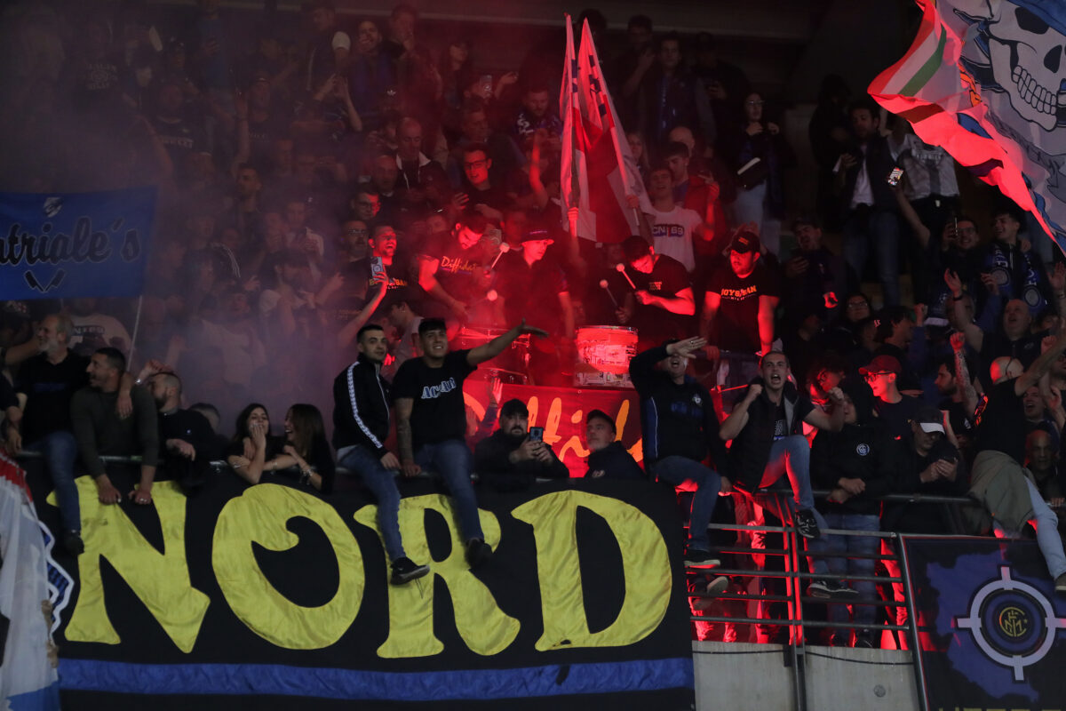 Inchiesta curve Inter e Milan, Ferdico confessa. Klaus Davi: “Ecco come la ’ndrangheta usa il calcio per fare soldi e creare consenso”