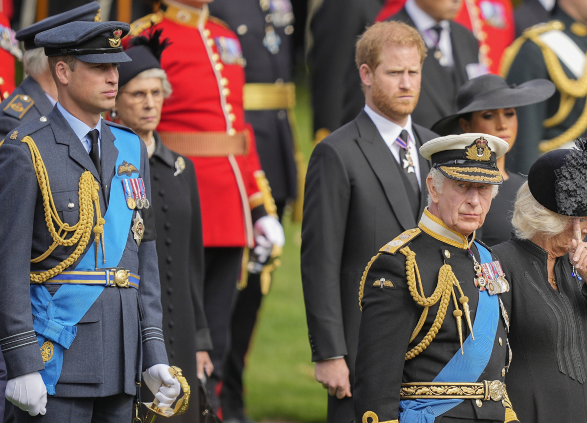 Harry e re Carlo cinque giorni insieme a Buckingham Palace. Anzi no, sorprendente dietrofront Harry e re Carlo cinque giorni insieme a Buckingham Palace. Anzi no, sorprendente dietrofront