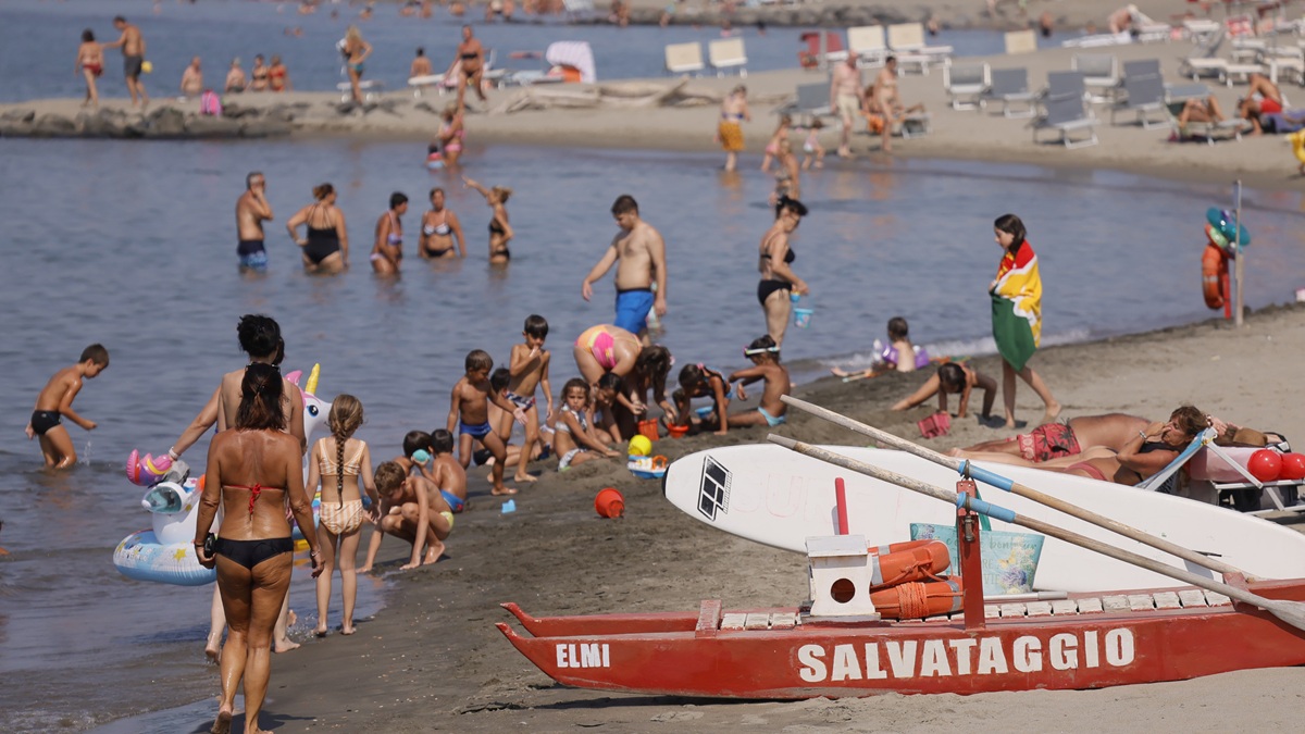 Estate, sole e bambini: scottature e punture di insetti, come proteggere la pelle. I consigli di IDE Milano