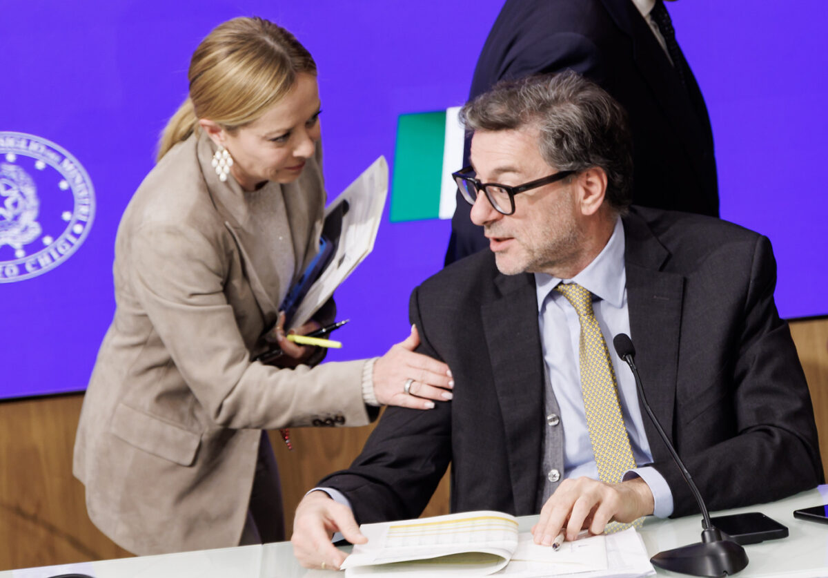 Carburanti, sospiro di sollievo per gli italiani. In Cdm l’intervento “ponte” per abbassare i prezzi di benzina e diesel Carburanti, sospiro di sollievo per gli italiani. In Cdm l’intervento “ponte” per abbassare i prezzi di benzina e diesel