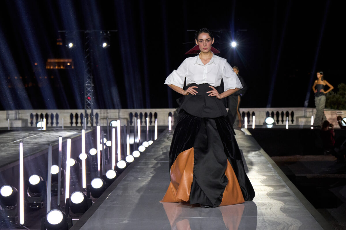 Dalla Terrazza del Pincio alla Galleria d’Arte Moderna, l’ Alta Moda torna in città. Sperimentazioni, vecchi trend, investimenti. E si punta sui giovani Dalla Terrazza del Pincio alla Galleria d’Arte Moderna, l’ Alta Moda torna in città. Sperimentazioni, vecchi trend, investimenti. E si punta sui giovani