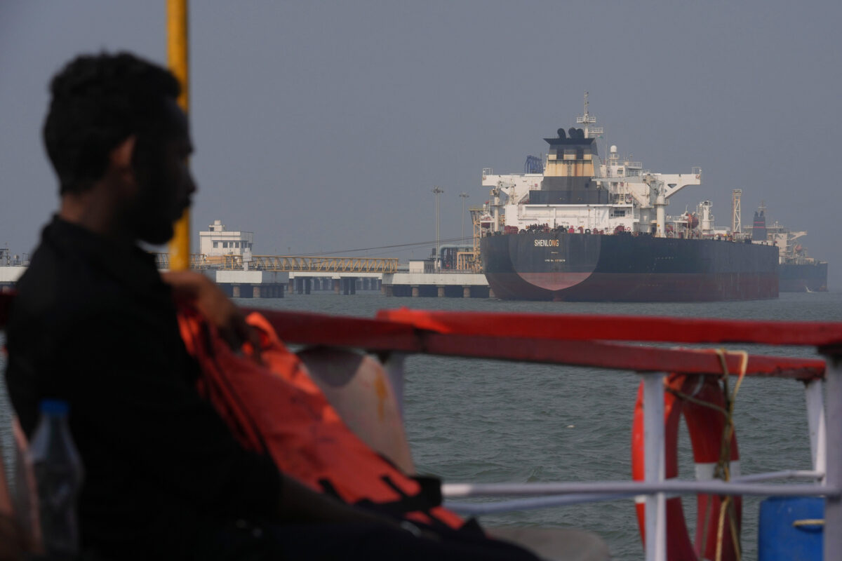 Usa, nuova ondata di attacchi contro l’Iran. E Teheran minaccia: “Non passerà più una sola goccia di petrolio”- LIVE Usa, nuova ondata di attacchi contro l’Iran. E Teheran minaccia: “Non passerà più una sola goccia di petrolio”- LIVE