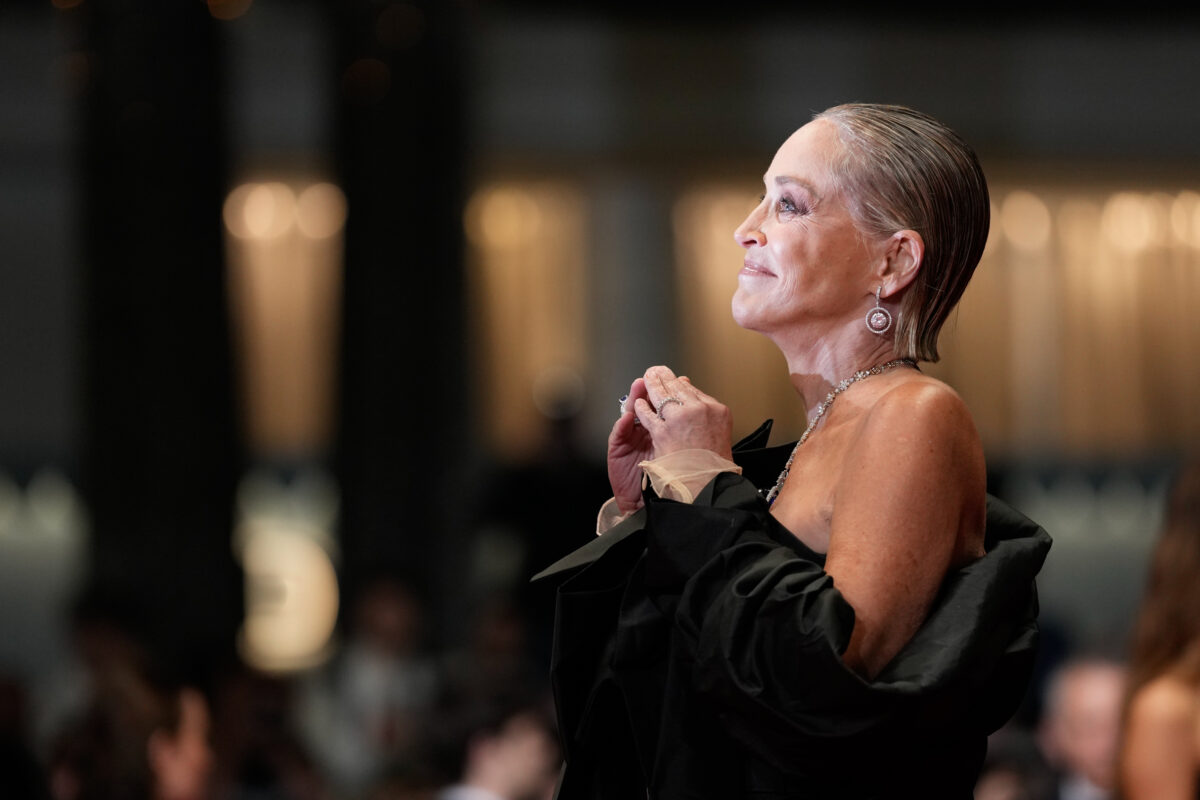 Sharon Stone al summit romano dei Premi Nobel: il futuro dell’IA e del disarmo nucleare passa dal Campidoglio Sharon Stone al summit romano dei Premi Nobel: il futuro dell’IA e del disarmo nucleare passa dal Campidoglio