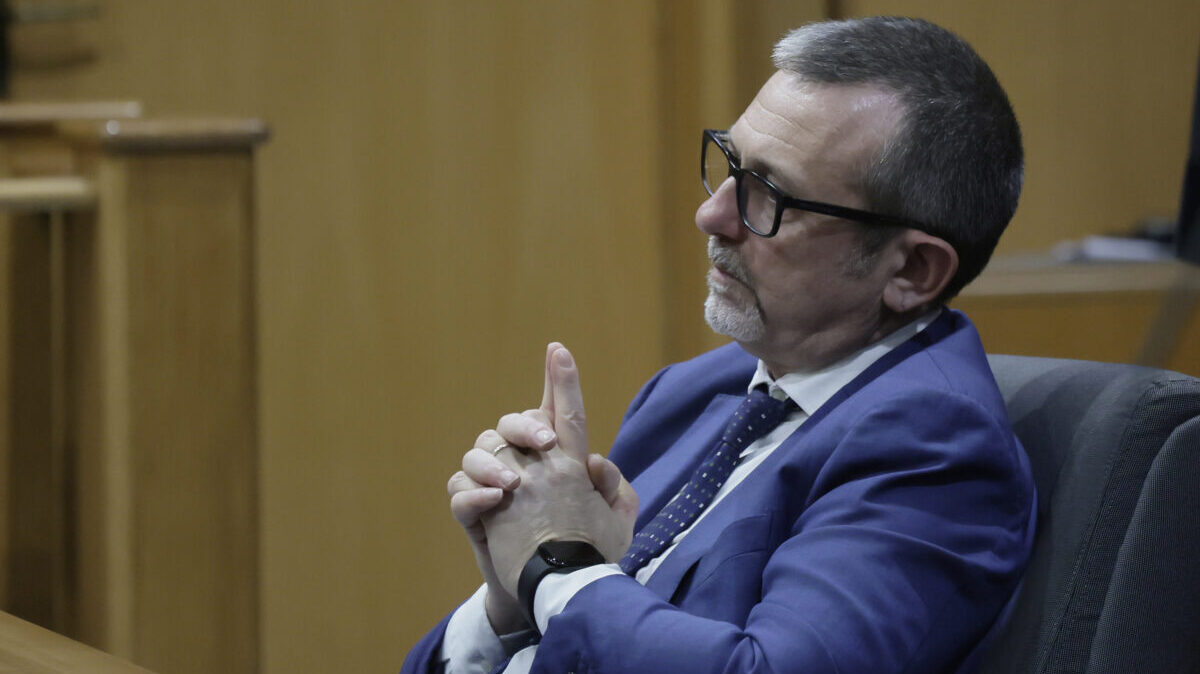 Caso Delmastro, Fontana congela le chat fino a lunedì. L’ex sottosegretario: “Nulla da nascondere, ho inviato tutto in Procura” Caso Delmastro, Fontana congela le chat fino a lunedì. L’ex sottosegretario: “Nulla da nascondere, ho inviato tutto in Procura”