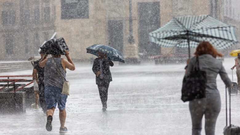 Maltempo a Milano e in Lombardia, rischio temporali e possibili raffiche di vento fino a 100 km/h
