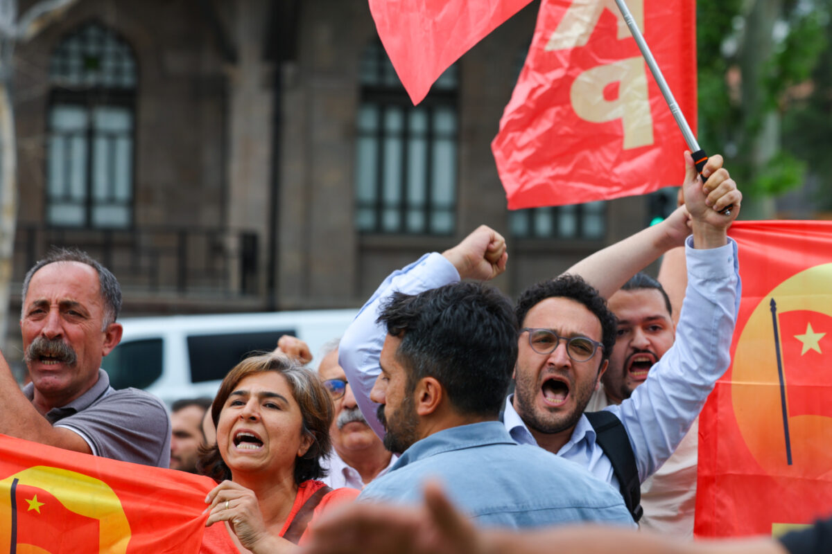 Vertice Nato, caos in Turchia: raffica di arresti per zittire le voci critiche Vertice Nato, caos in Turchia: raffica di arresti per zittire le voci critiche