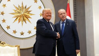 Vertice Nato, Trump atterrato ad Ankara. Ad accoglierlo Erdogan