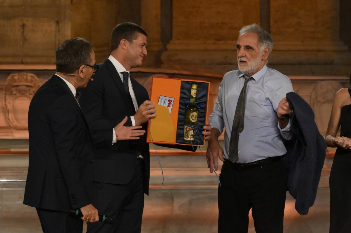 Chi è Michele Mari, lo scrittore che ha vinto il Premio Strega 2026 battendo le polemiche sul caso Murgia Chi è Michele Mari, lo scrittore che ha vinto il Premio Strega 2026 battendo le polemiche sul caso Murgia