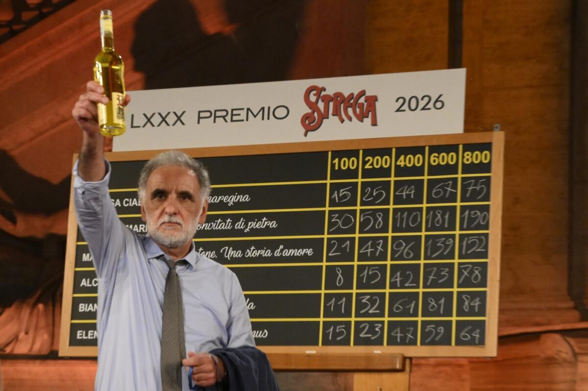 Chi è Michele Mari, lo scrittore che ha vinto il Premio Strega 2026 battendo le polemiche sul caso Murgia Chi è Michele Mari, lo scrittore che ha vinto il Premio Strega 2026 battendo le polemiche sul caso Murgia