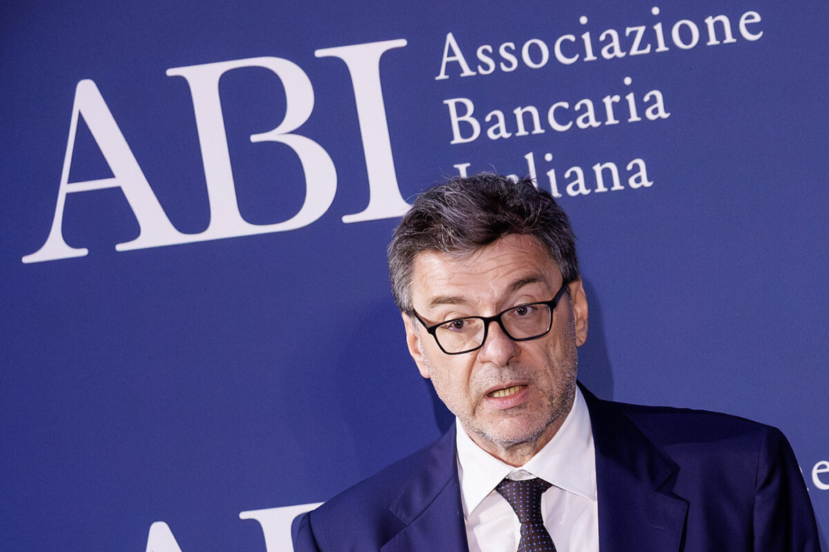 Abi, Giorgetti: “Esaurito il ruolo del governo come azionista delle banche” Abi, Giorgetti: “Esaurito il ruolo del governo come azionista delle banche”